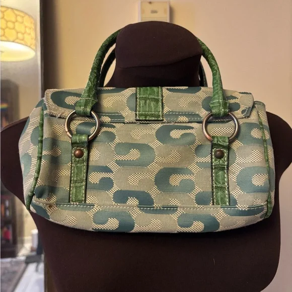 GUESS Mini Monogram Green purse - Picture 2 of 4